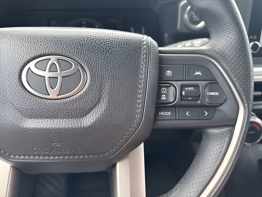 Used 2025 Toyota 4Runner SR5 AWD/4WD image 14