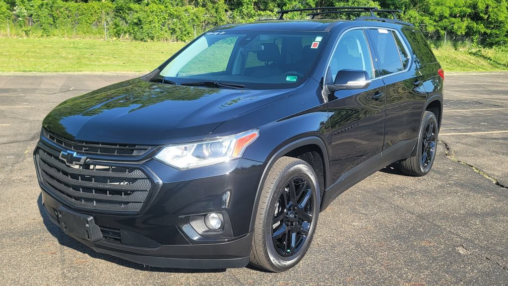 Used 2021 Chevrolet Traverse LT w/ LPO, Blackout Package AWD/4WD image 3