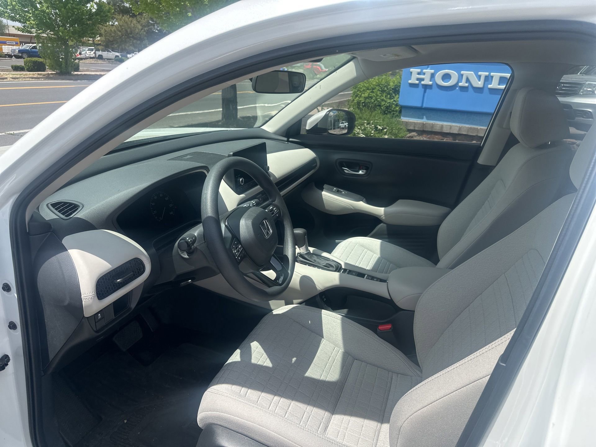 Used 2025 Honda HR-V LX image 7