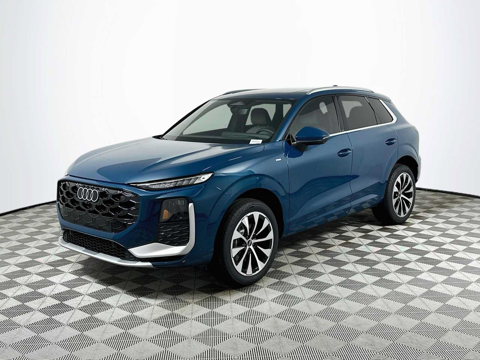 New 2026 Audi Q3 quattro 2.0T AWD/4WD image 3