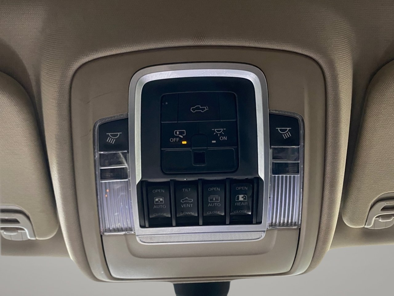 Used 2019 RAM 1500 Laramie image 13