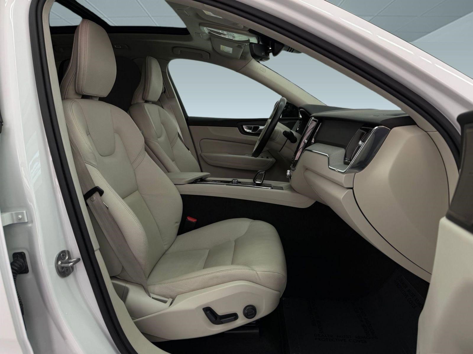 Used 2024 Volvo XC60 B5 Plus w/ Protection Package Premier image 23