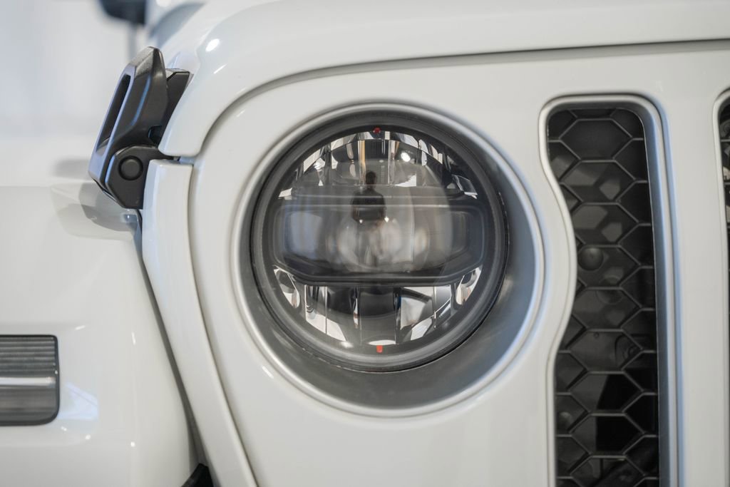 Used 2023 Jeep Wrangler Unlimited Sahara w/ Cold Weather Group AWD/4WD image 12