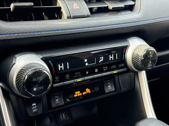 Used 2025 Toyota RAV4 SE w/ Convenience Package image 25