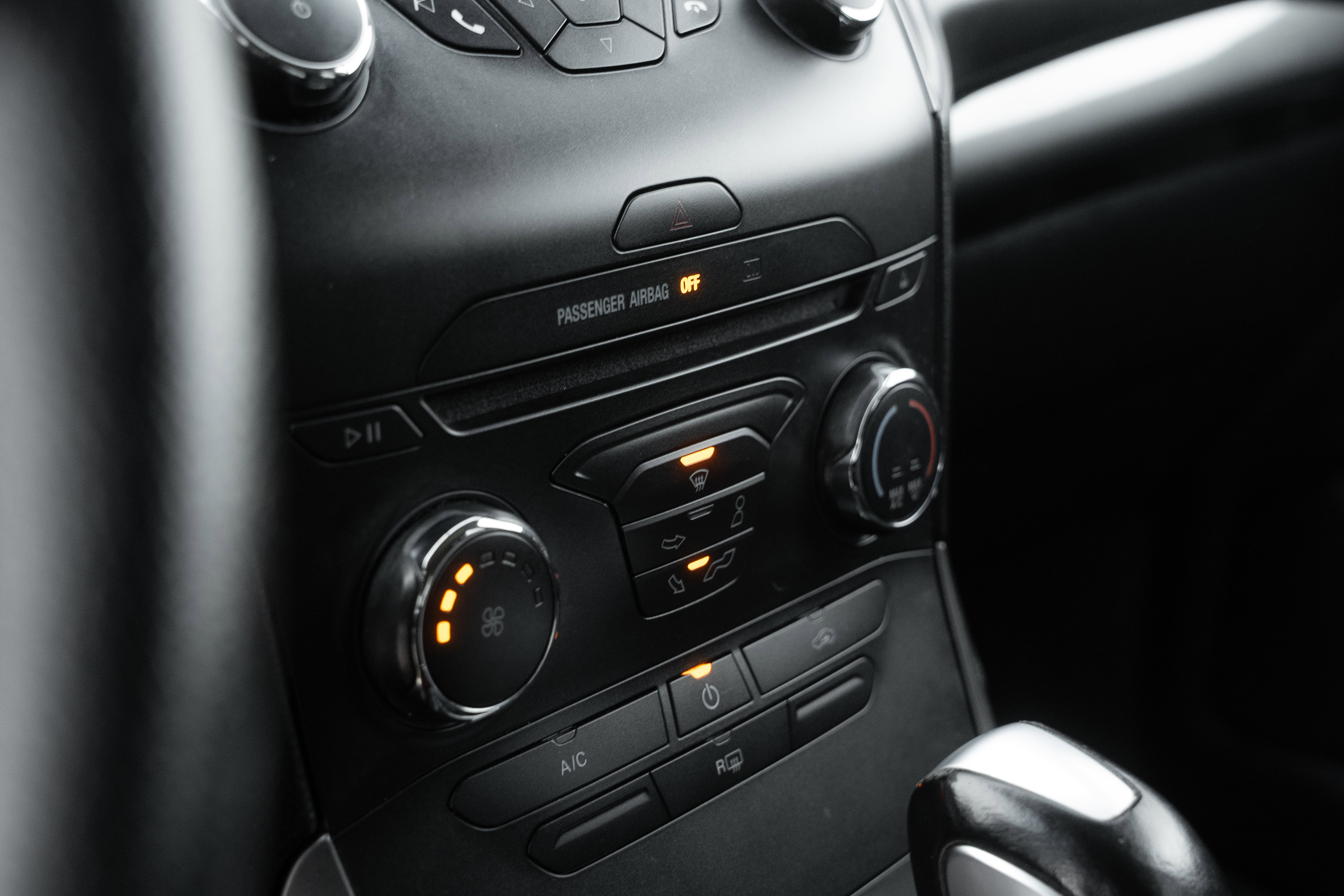 Used 2018 Ford Edge SE image 13