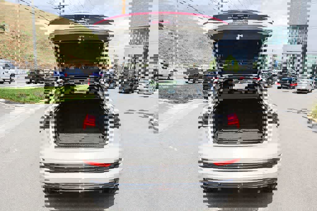 Used 2022 Audi e-tron Prestige w/ Prestige Package image 26