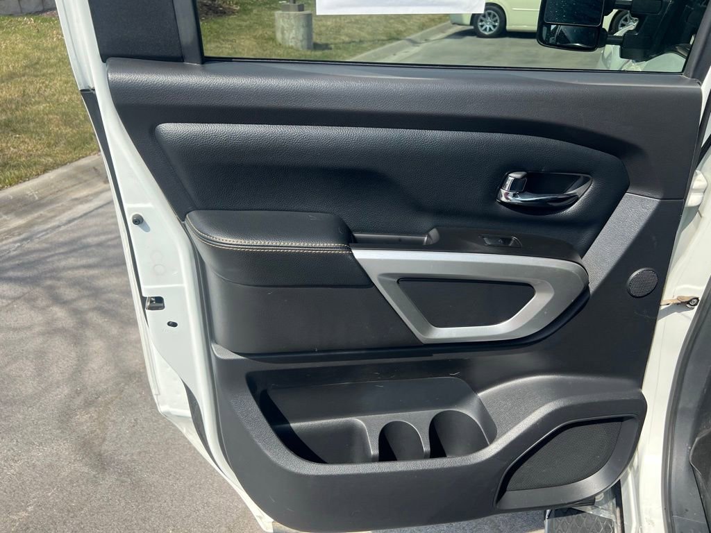 Used 2018 Nissan Titan SL w/ Chrome Package image 19
