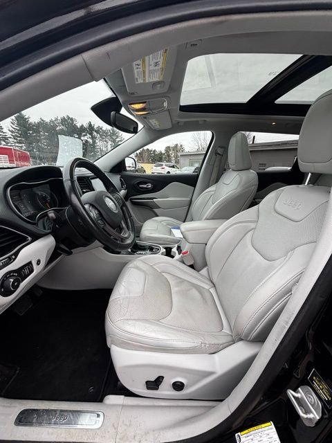 Used 2019 Jeep Cherokee Latitude Plus w/ Cold Weather Group image 9