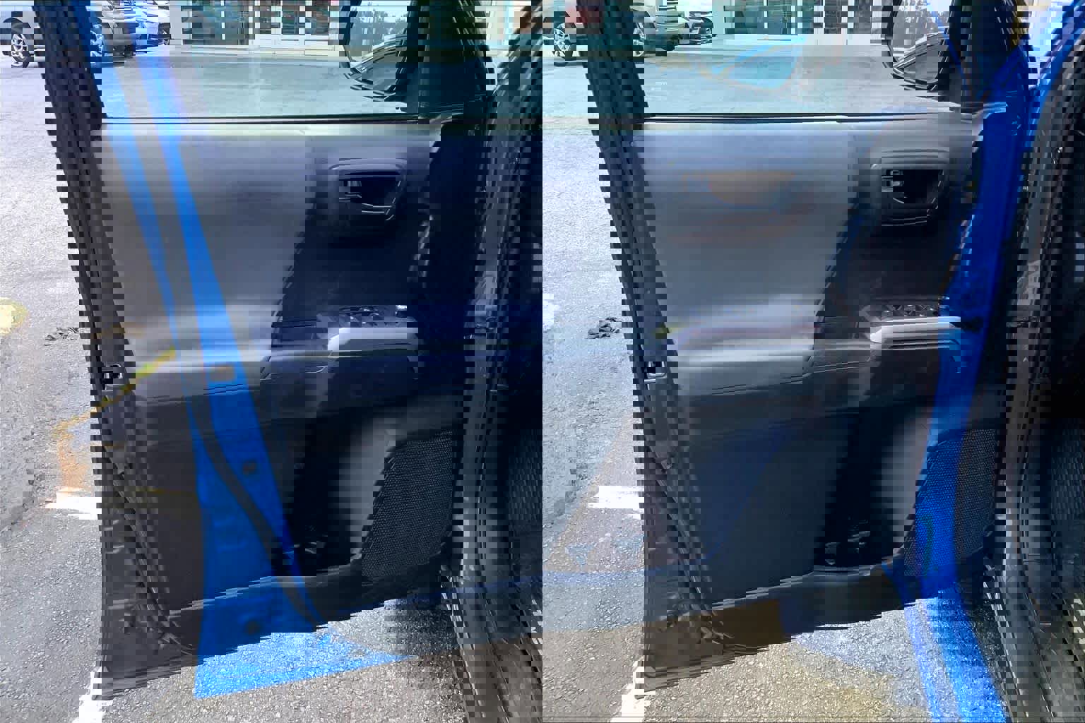 Used 2018 Toyota Tacoma SR5 AWD/4WD image 21