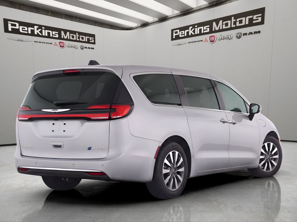 Used 2025 Chrysler Pacifica Select FWD image 5