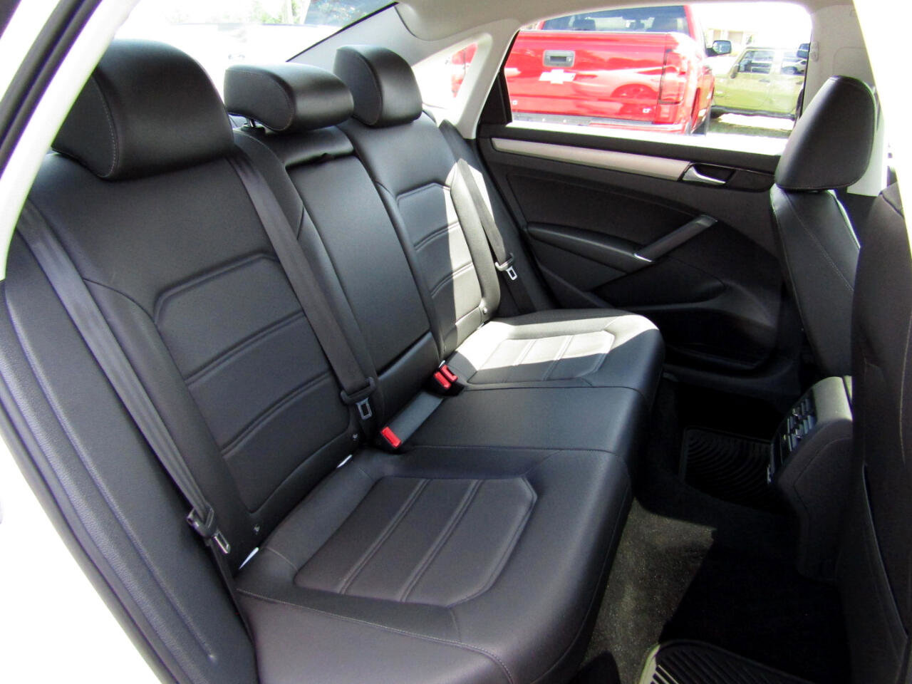 Used 2022 Volkswagen Passat 2.0T SE image 25