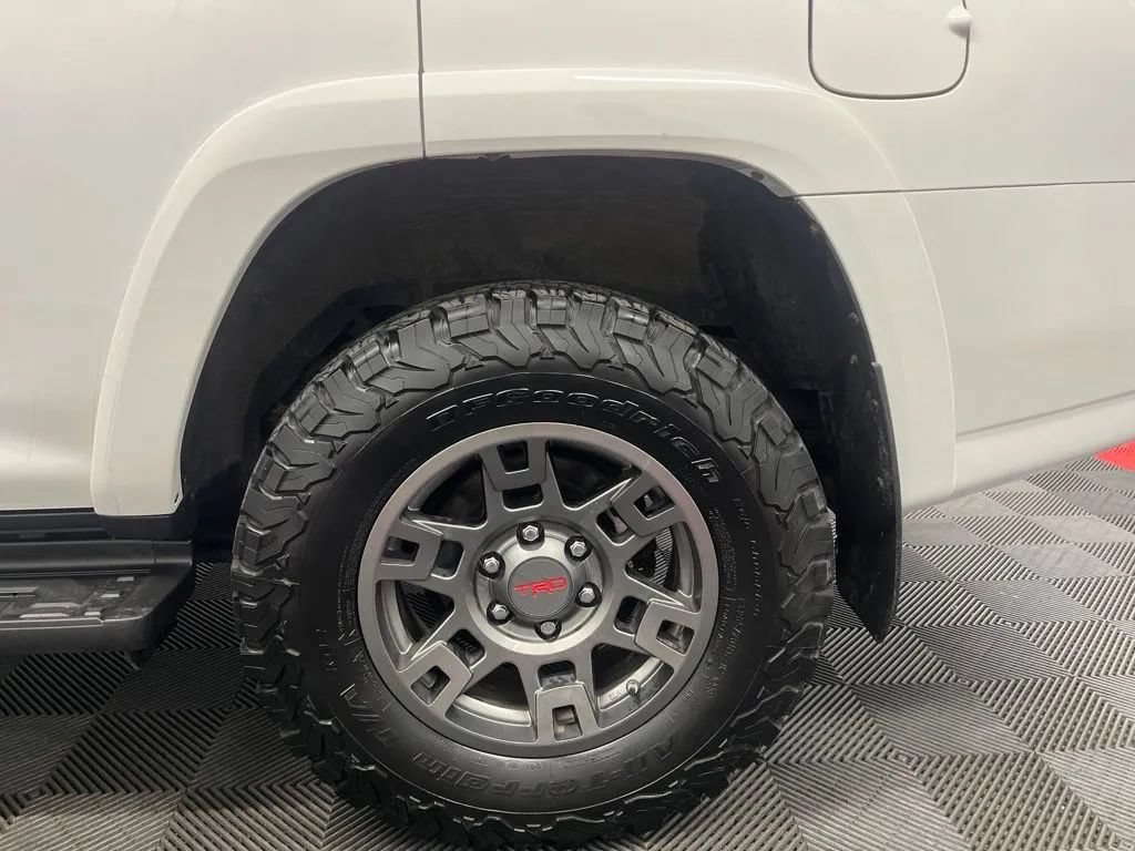 Used 2020 Toyota 4Runner TRD Off-Road Premium w/ Moonroof Package AWD/4WD image 27
