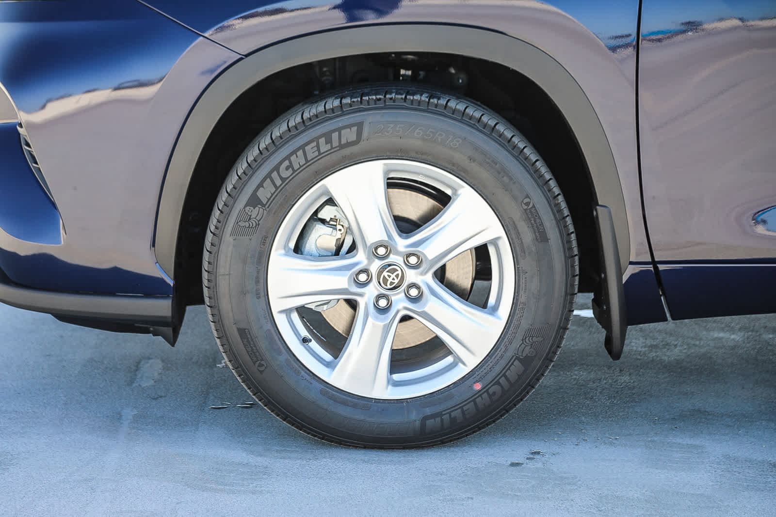 New 2025 Toyota Highlander LE image 9