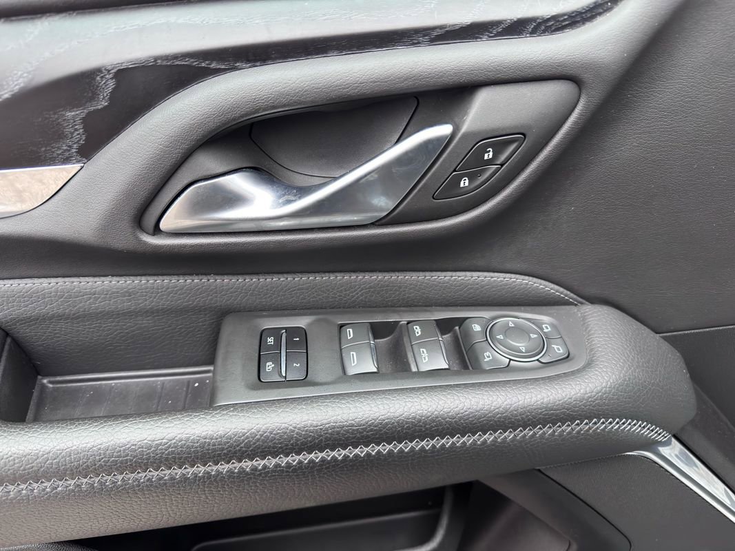 Used 2022 GMC Yukon Denali w/ Denali Premium Package image 11