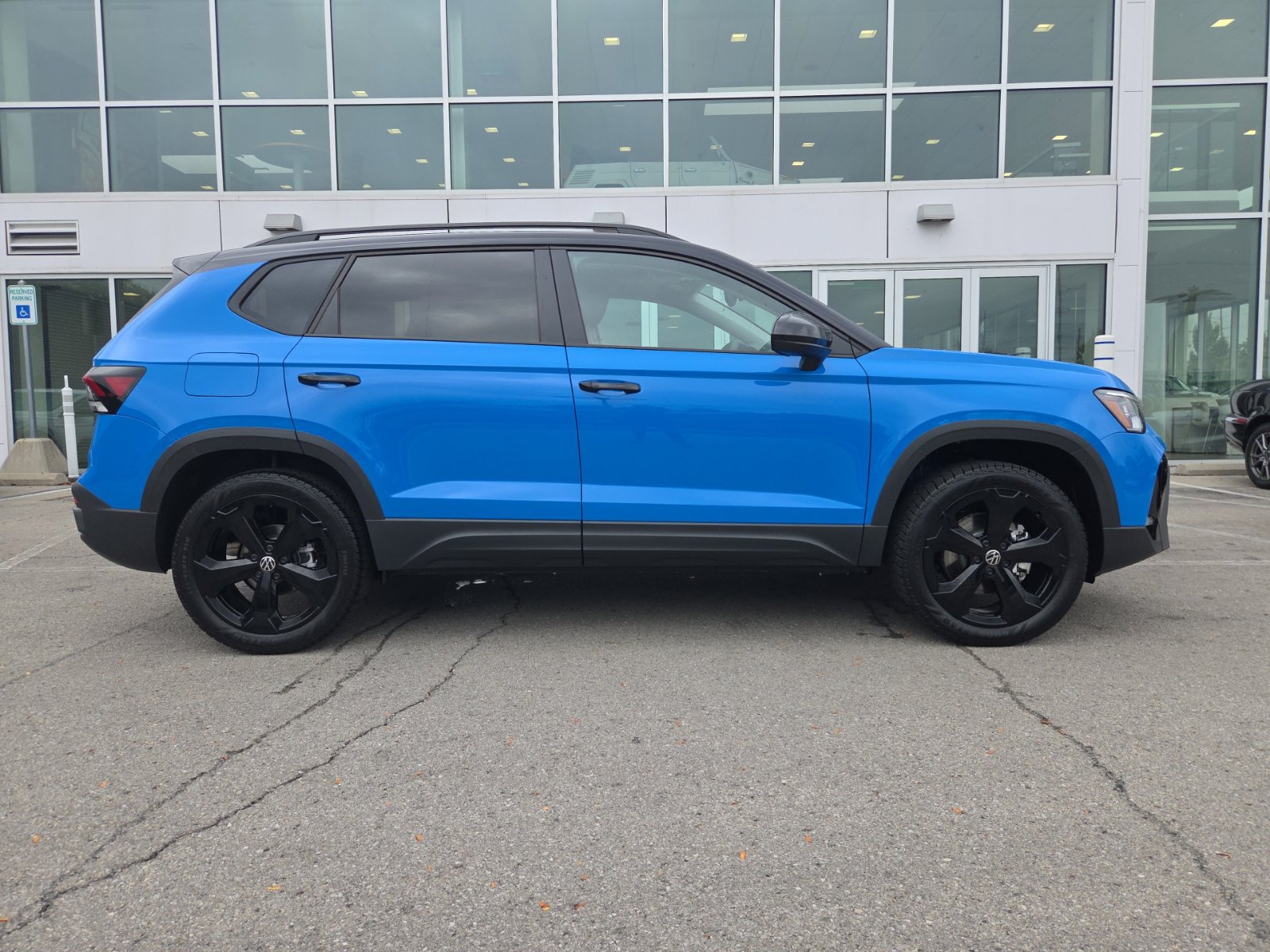 New 2027 Volkswagen Taos SE AWD/4WD image 2