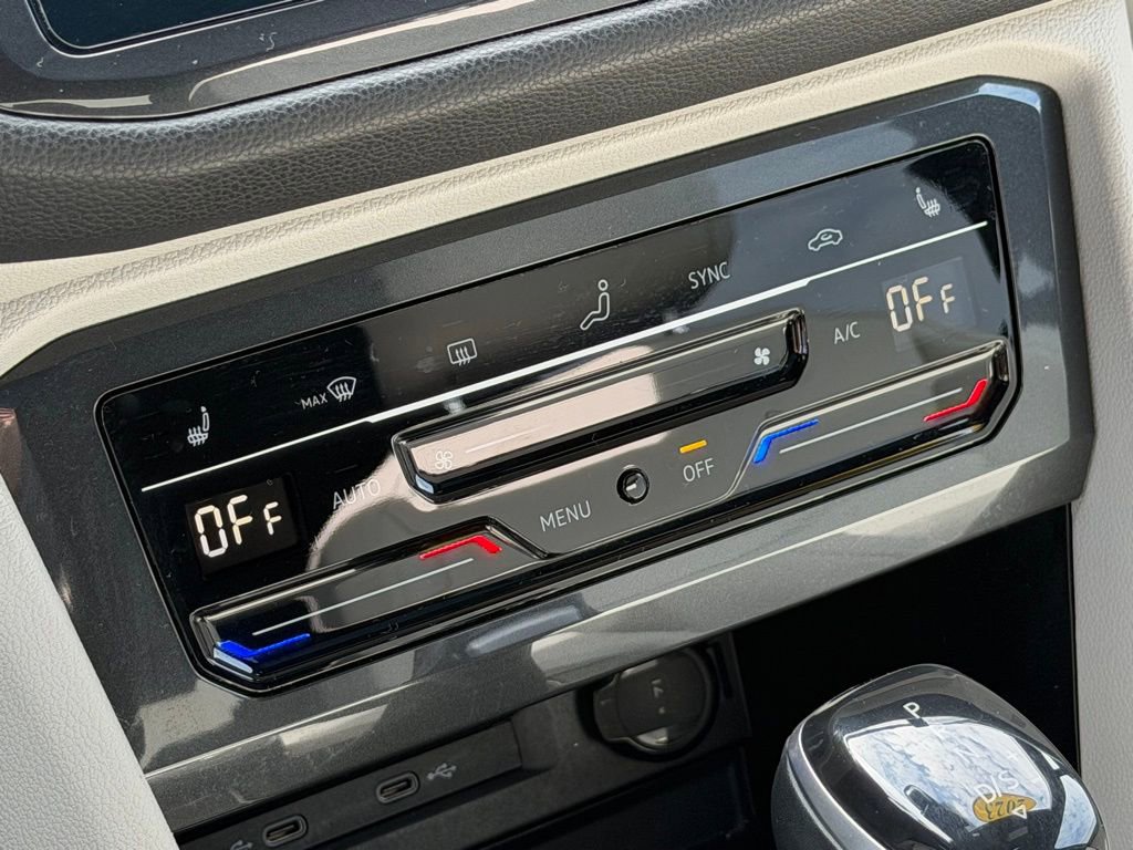 Used 2023 Volkswagen Tiguan SE R-Line image 20