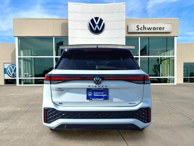 New 2026 Volkswagen Tiguan SE R-Line image 3