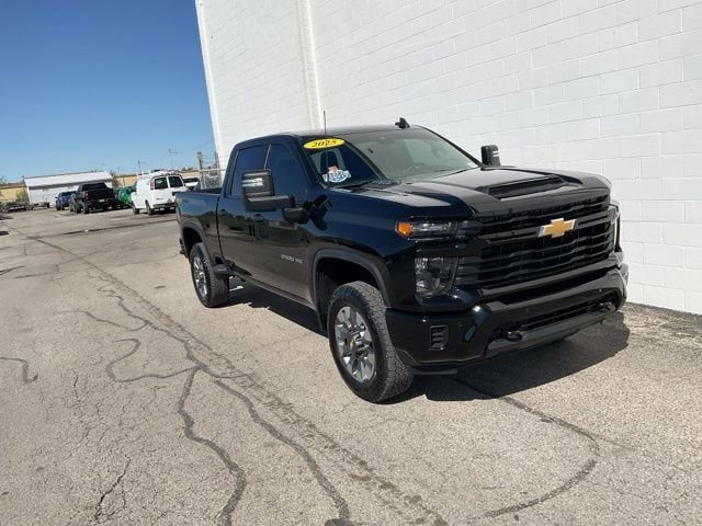 Used 2025 Chevrolet Silverado 2500 Custom w/ Custom Value Package image 1