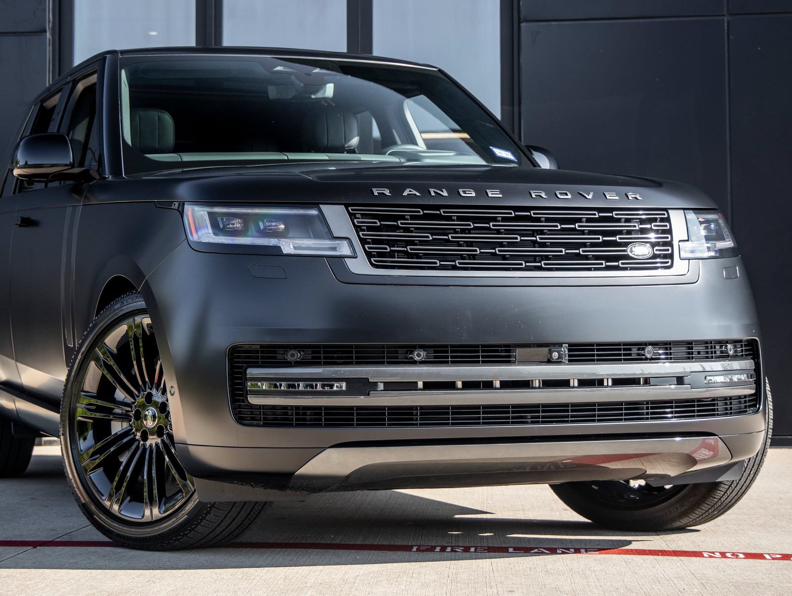 Used 2025 Land Rover Range Rover SE AWD/4WD image 5