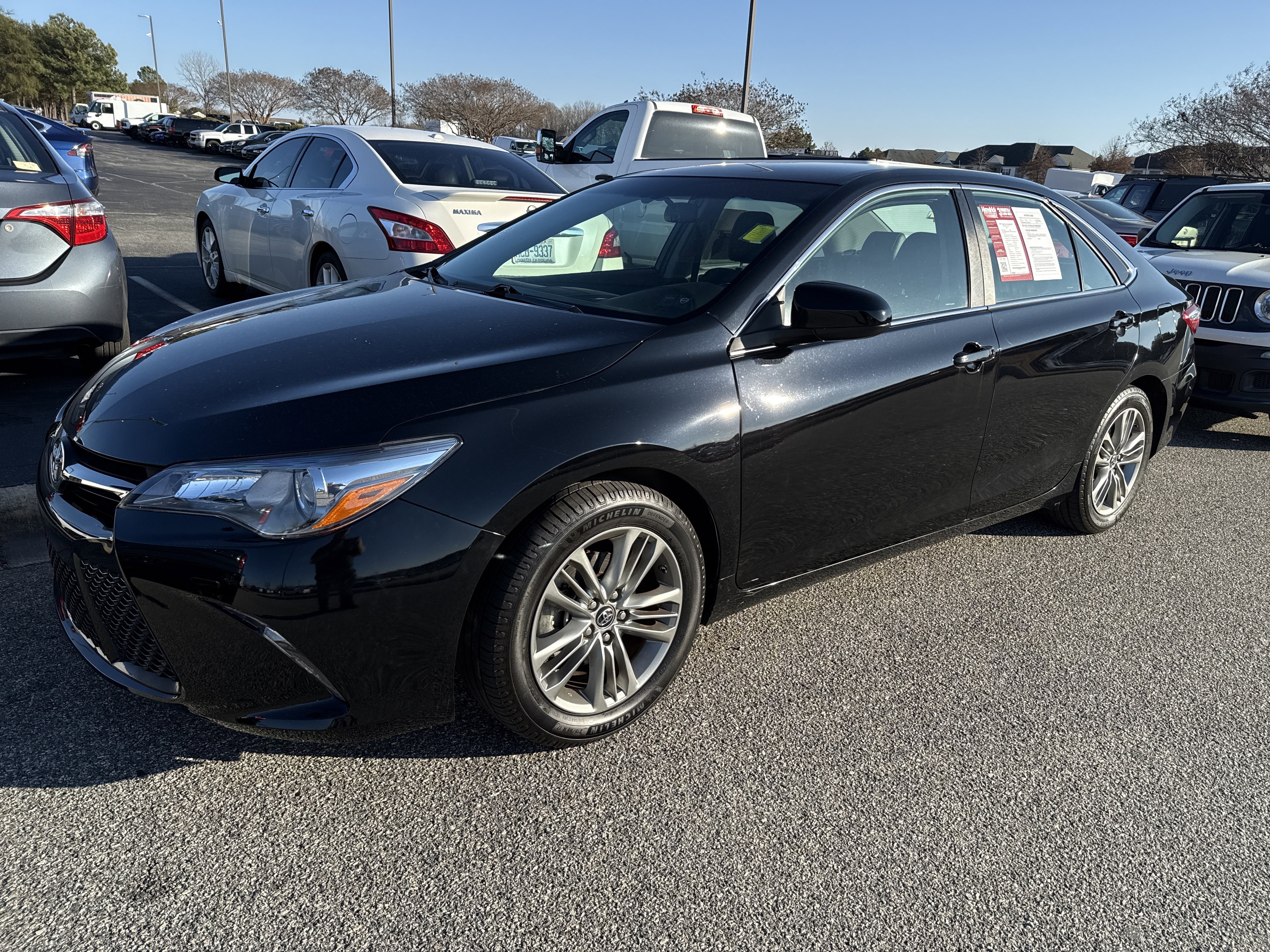 Used 2017 Toyota Camry SE image 3