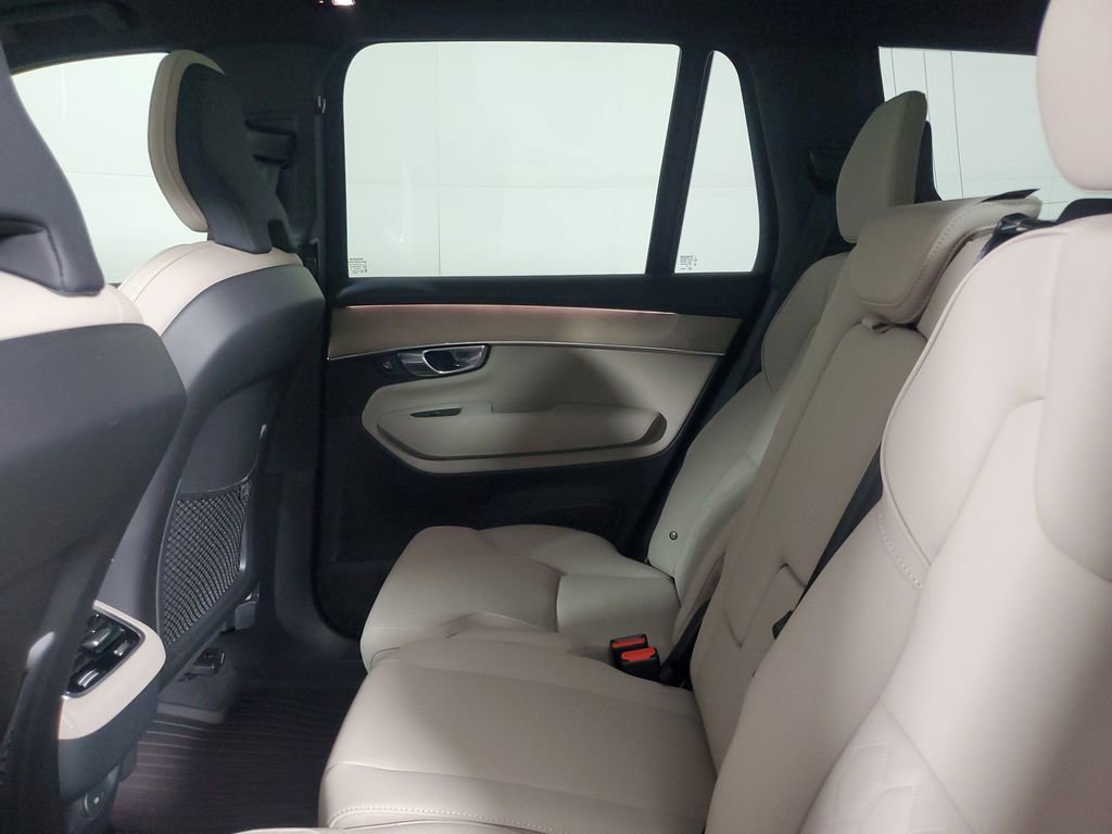 Certified 2025 Volvo XC90 B6 Core w/ Climate Package AWD/4WD image 12