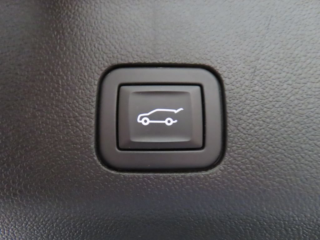 Used 2024 GMC Yukon SLT w/ SLT Luxury Package AWD/4WD image 46