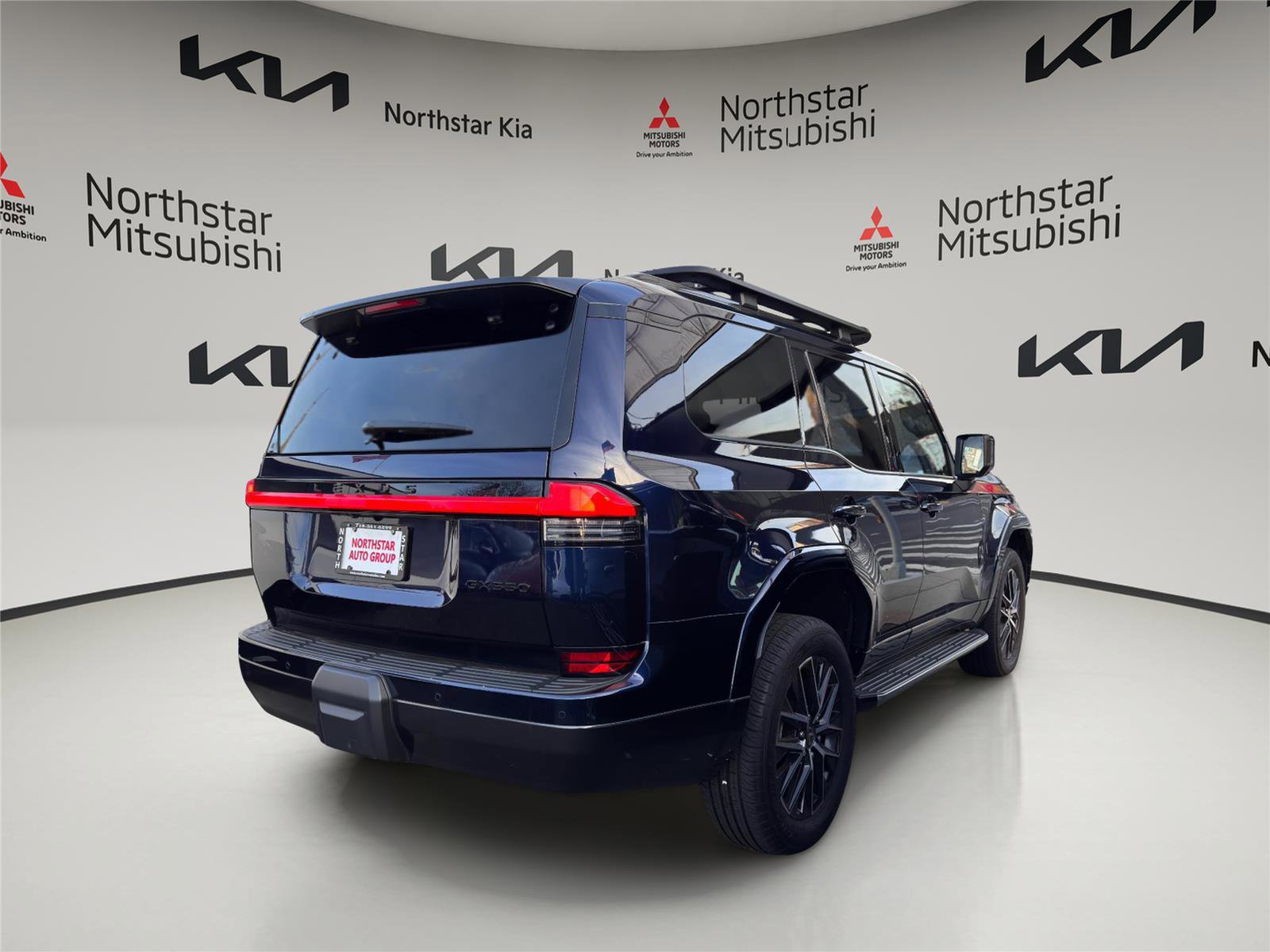Used 2024 Lexus GX 550 w/ Accessory Package (31) AWD/4WD image 4