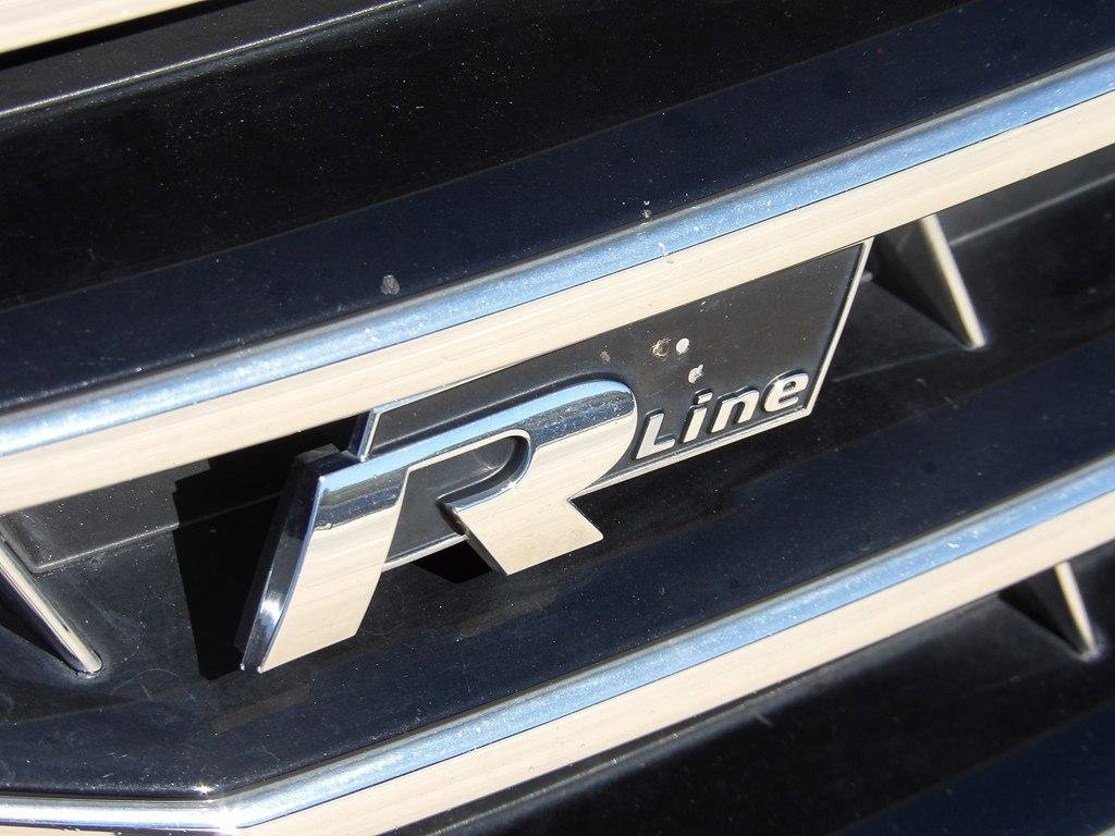 Used 2017 Volkswagen Passat 1.8T R-Line image 12