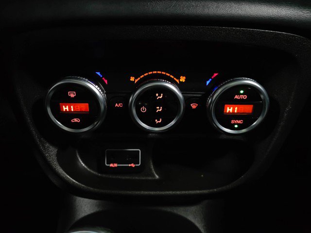 Used 2017 FIAT 500L Trekking w/ Dual-Pane Sunroof Package image 27