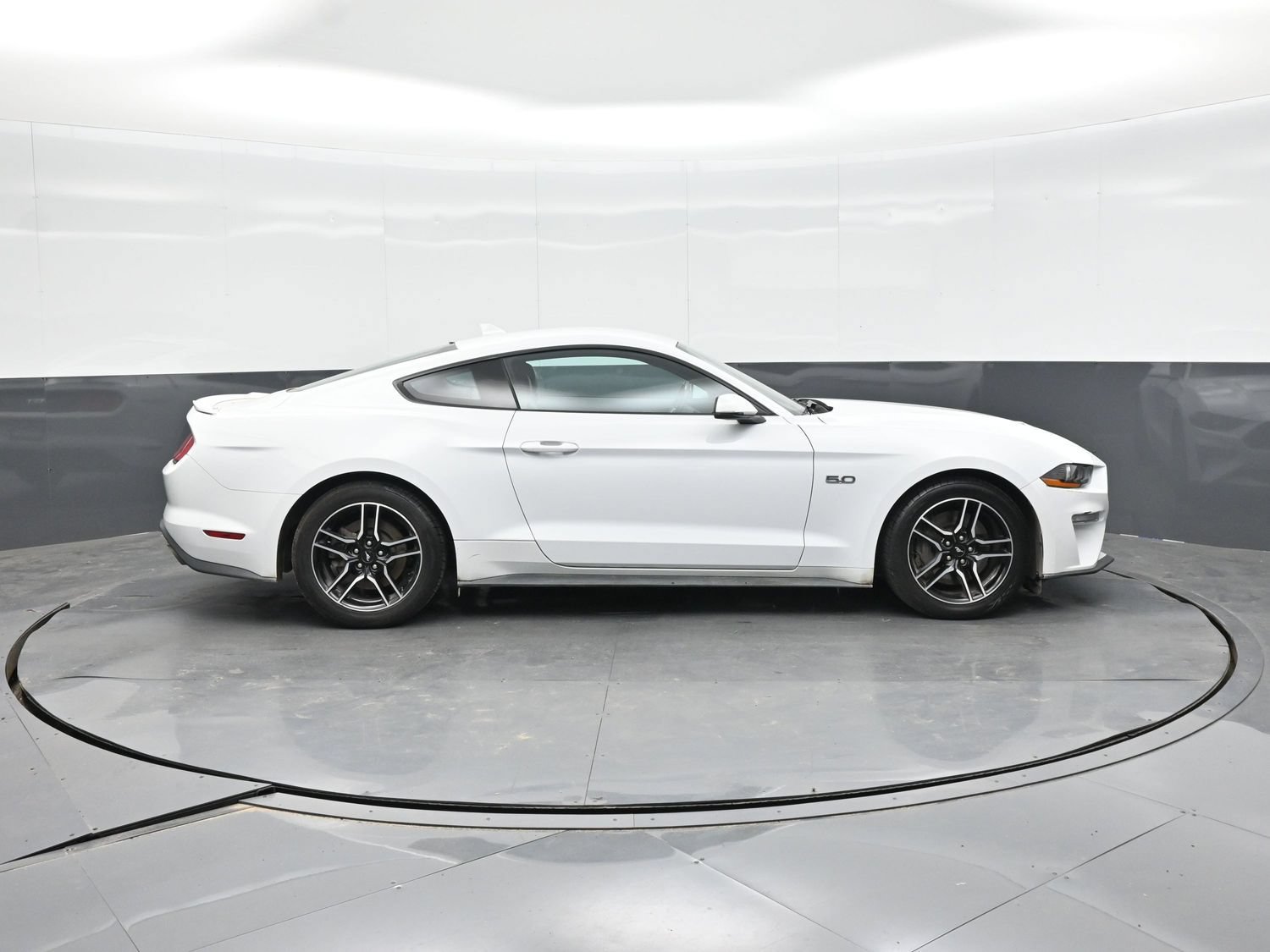 Used 2022 Ford Mustang GT Premium w/ Equipment Group 401A RWD image 6