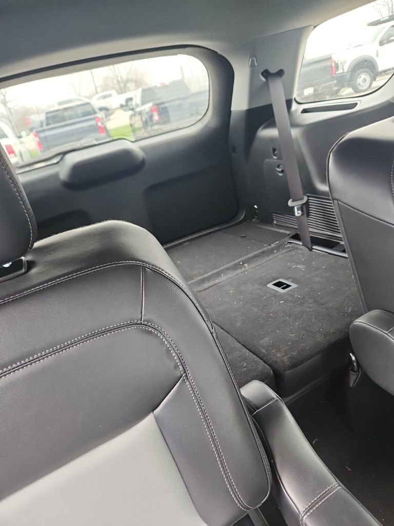 Used 2022 Ford Explorer XLT w/ Equipment Group 202A image 5