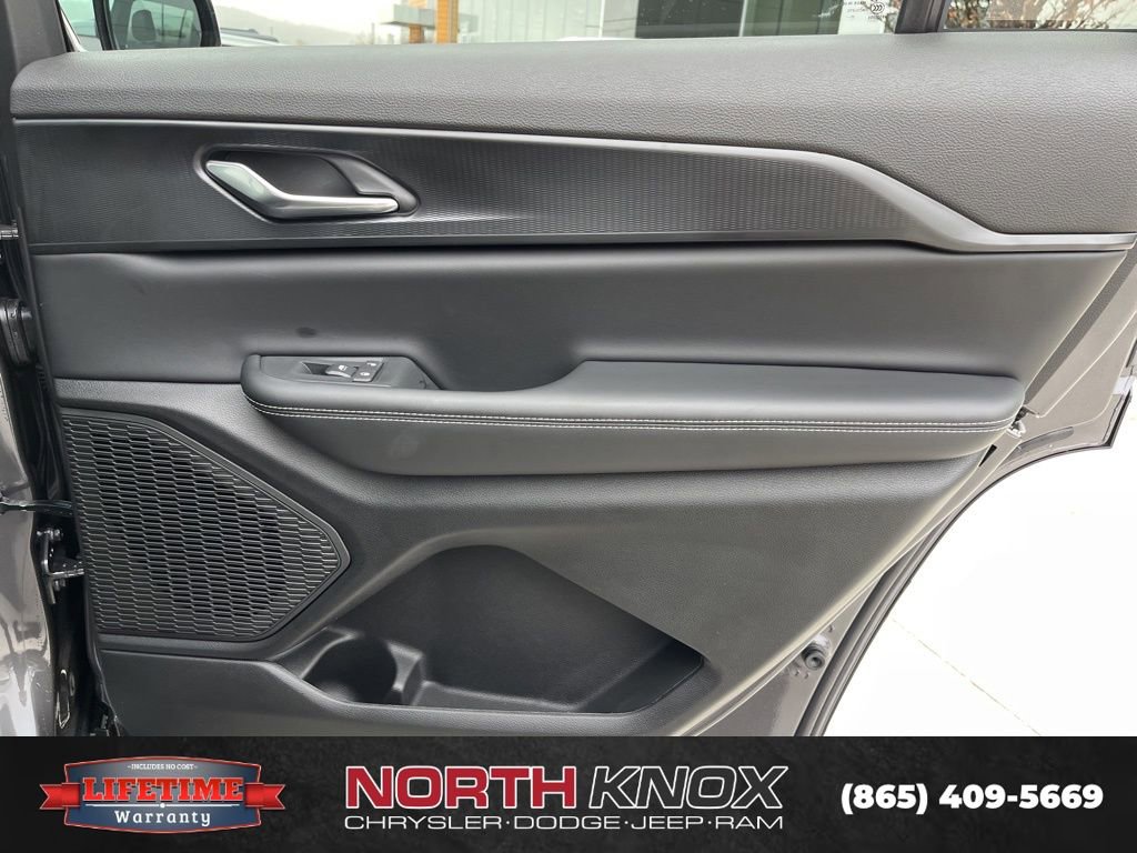 New 2025 Jeep Grand Cherokee L Altitude image 27