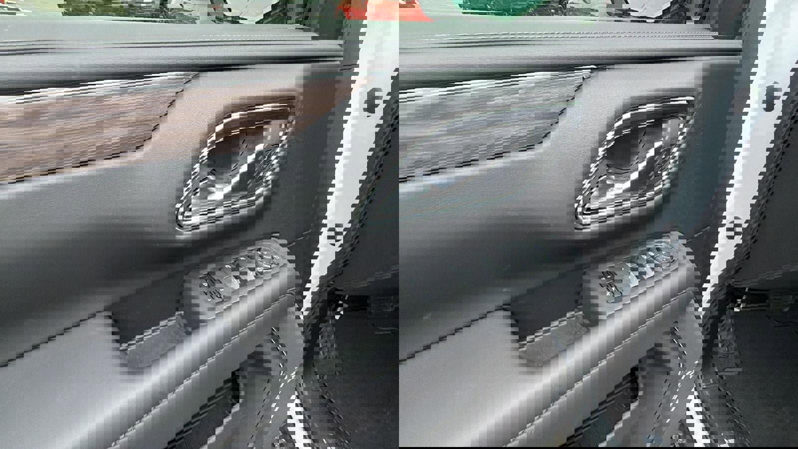 Used 2021 Chevrolet Tahoe Z71 w/ Luxury Package image 12