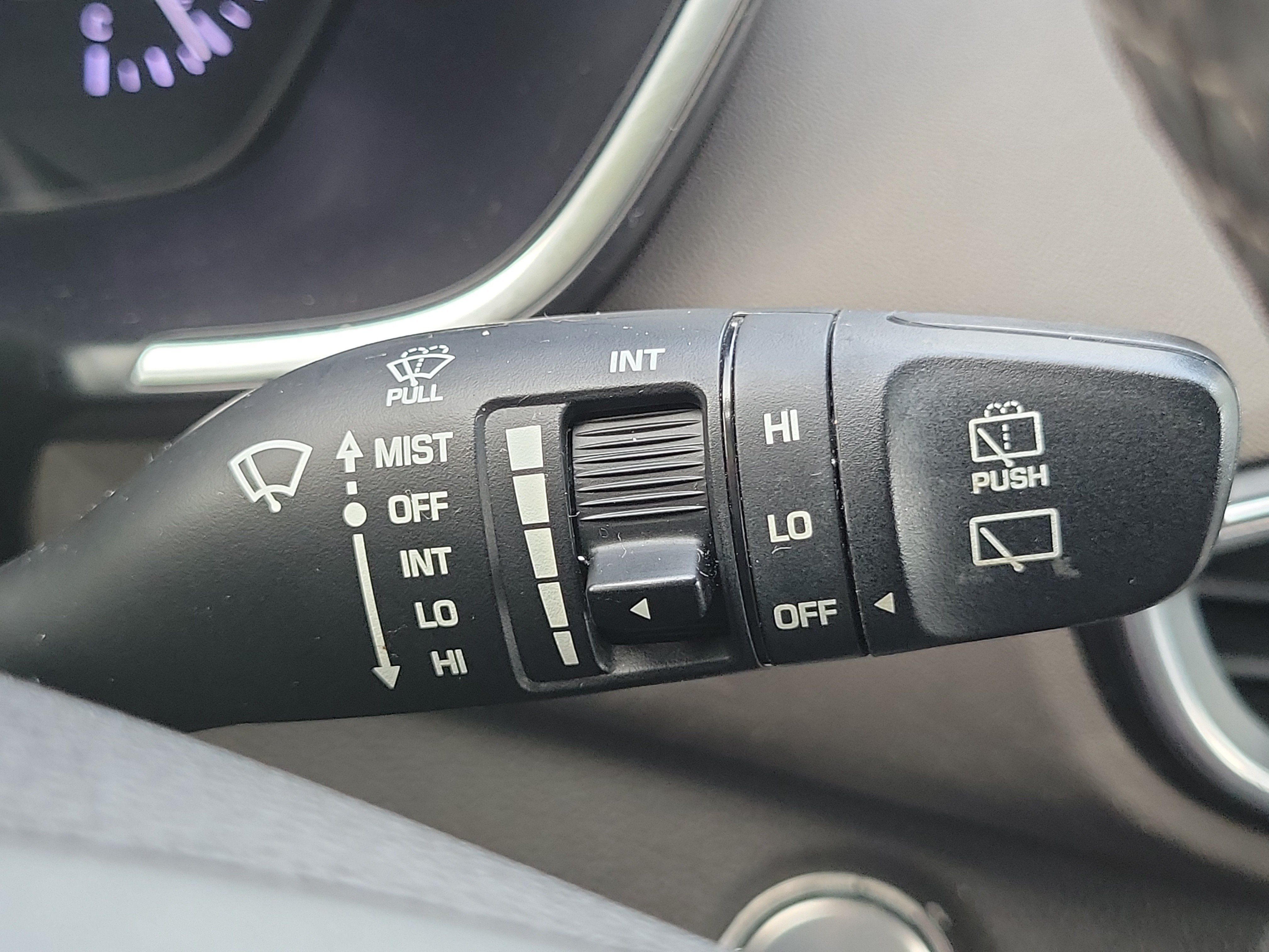 Used 2019 Hyundai Santa Fe SEL FWD image 30