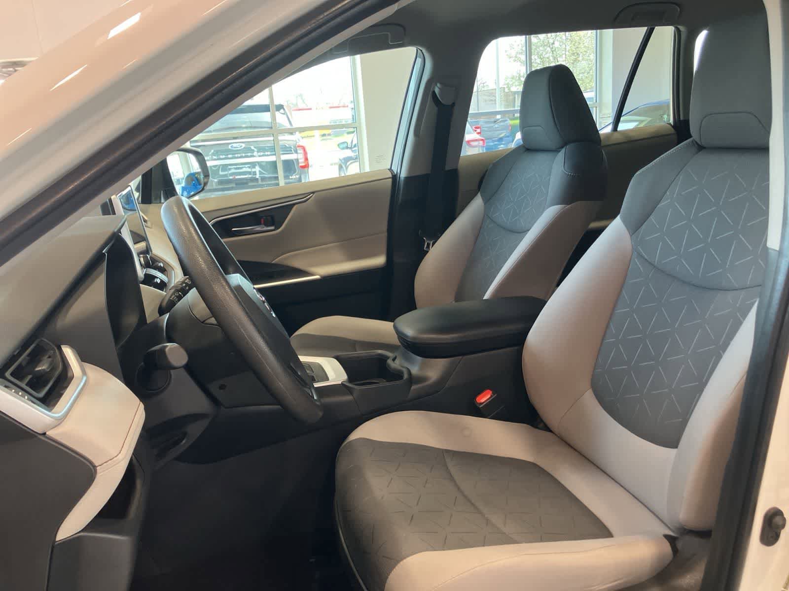 Used 2023 Toyota RAV4 XLE FWD image 10