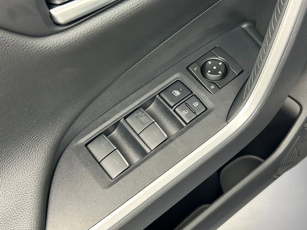 Used 2025 Toyota RAV4 Limited image 20