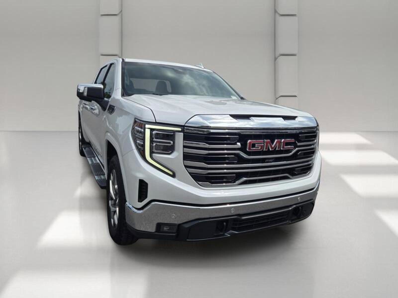 Used 2022 GMC Sierra 1500 SLT w/ SLT Premium Plus Package AWD/4WD image 3