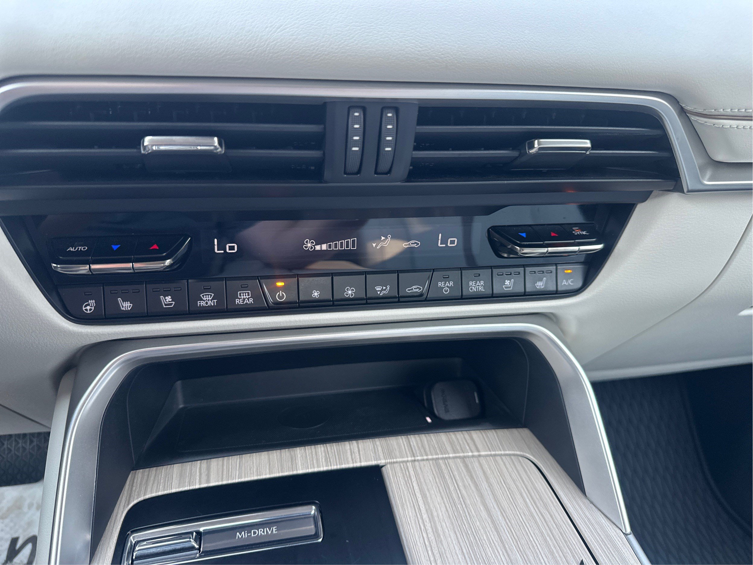 Certified 2025 MAZDA CX-90 Plug-In Hybrid w/ Premium Plus AWD/4WD image 32