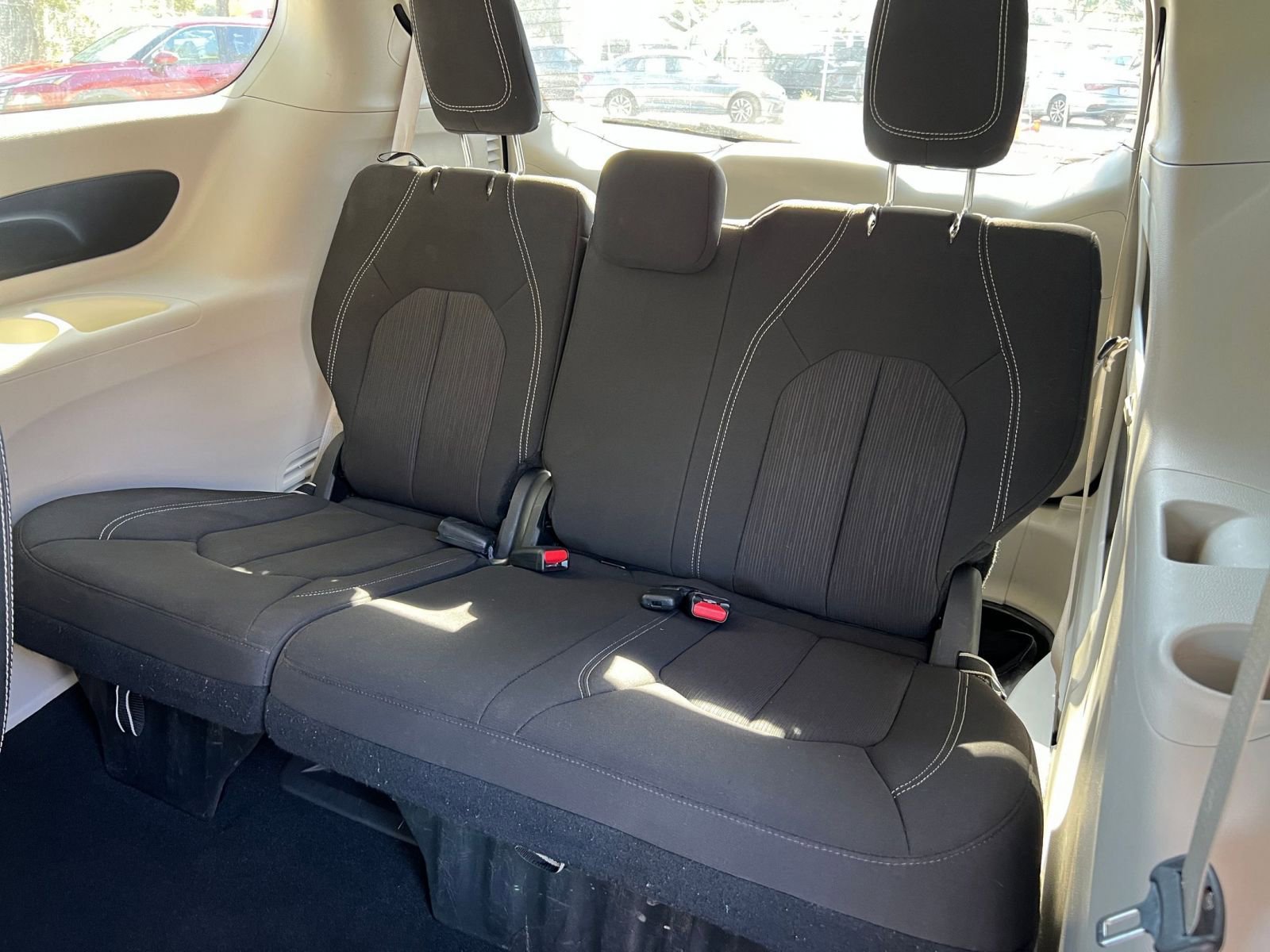 Used 2024 Chrysler Voyager LX image 32