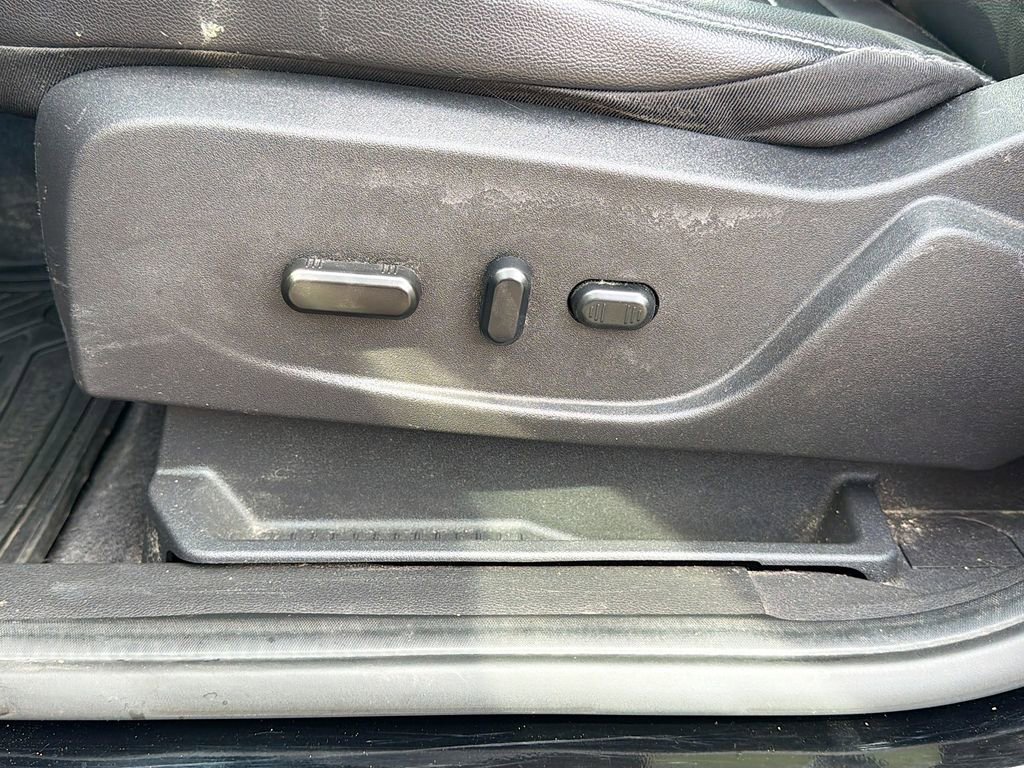 Used 2016 Ford C-MAX Energi SEL w/ Equipment Group 301A image 21