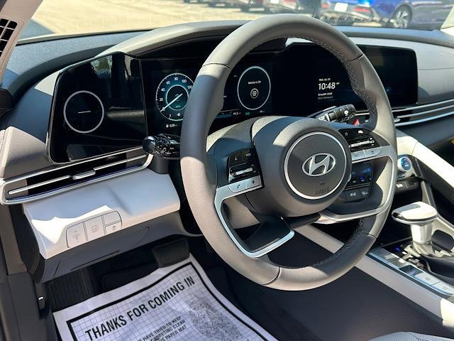 New 2025 Hyundai Elantra Limited image 11