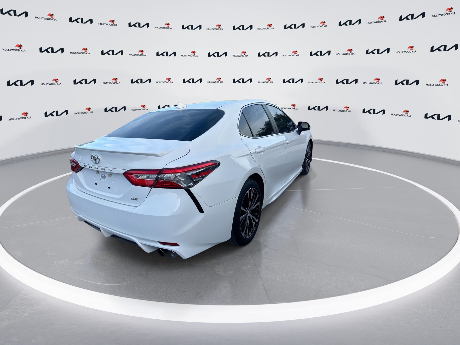 Used 2019 Toyota Camry SE FWD image 8