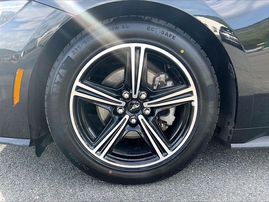 Used 2025 Ford Mustang Premium RWD image 7
