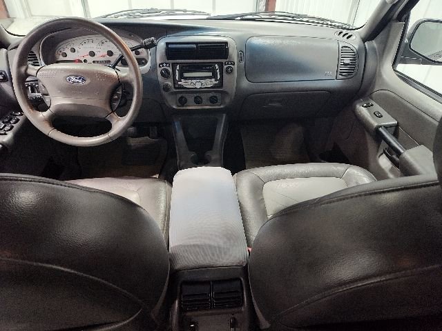 Used 2004 Ford Explorer Sport Trac 4x4 image 16