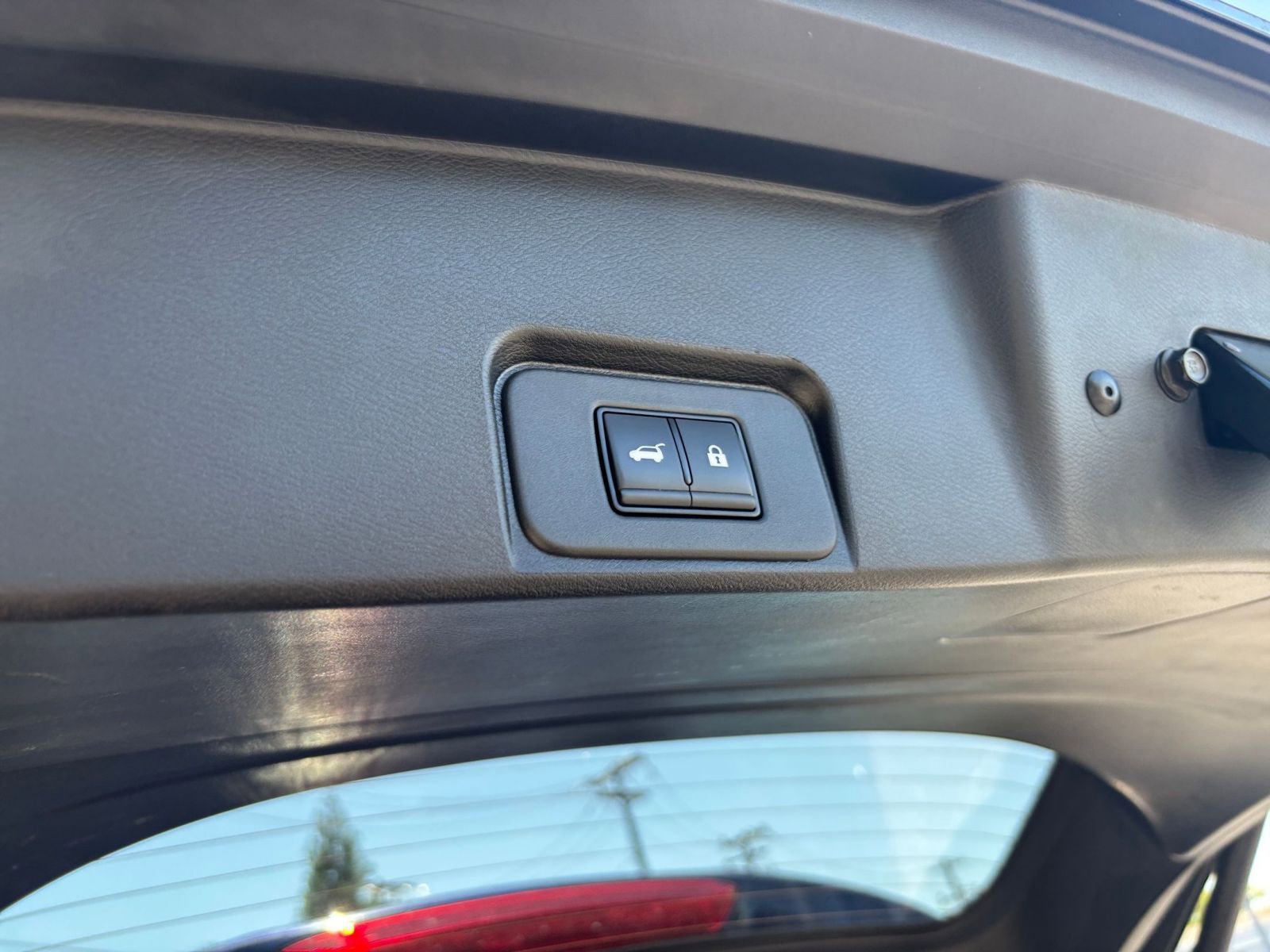 Used 2025 Nissan Rogue SV FWD image 23