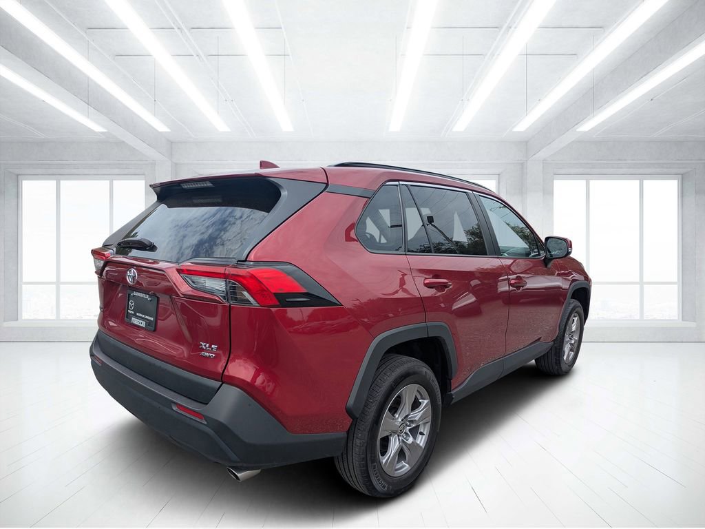 Used 2025 Toyota RAV4 XLE AWD/4WD image 3