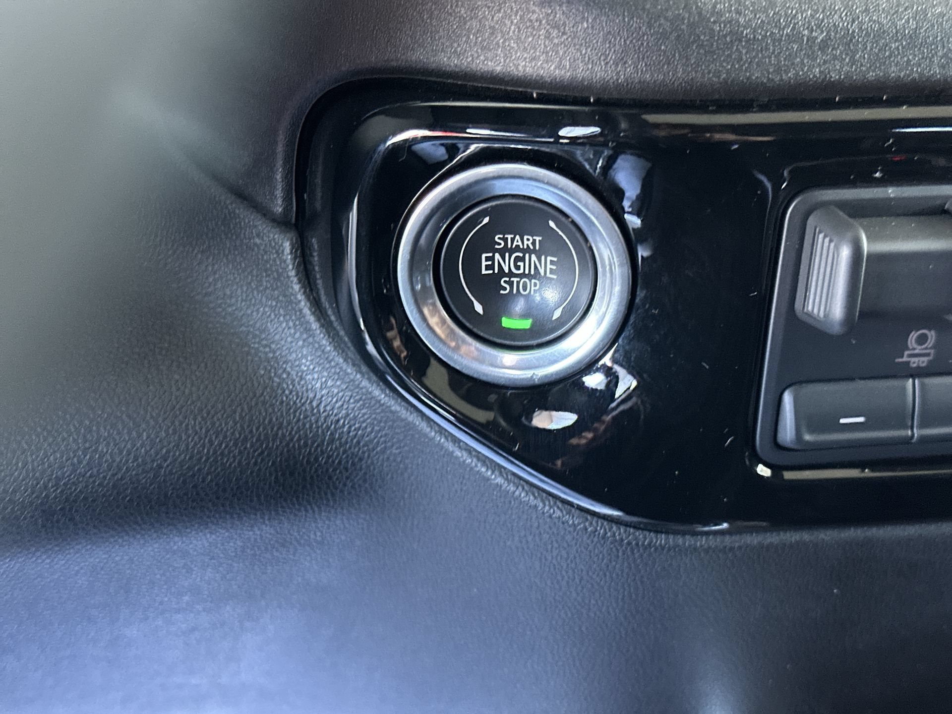 Certified 2025 Chevrolet Silverado 1500 LTZ AWD/4WD image 17