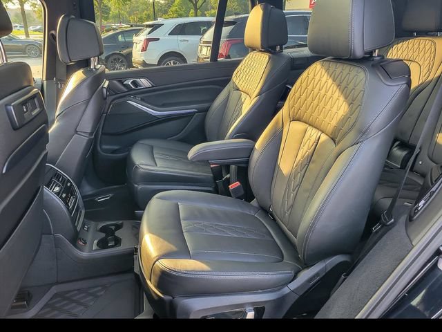 Used 2022 BMW X7 xDrive40i w/ M Sport Package AWD/4WD image 12