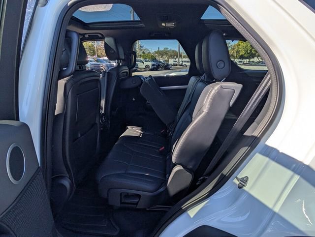 Used 2020 Land Rover Discovery Landmark image 9
