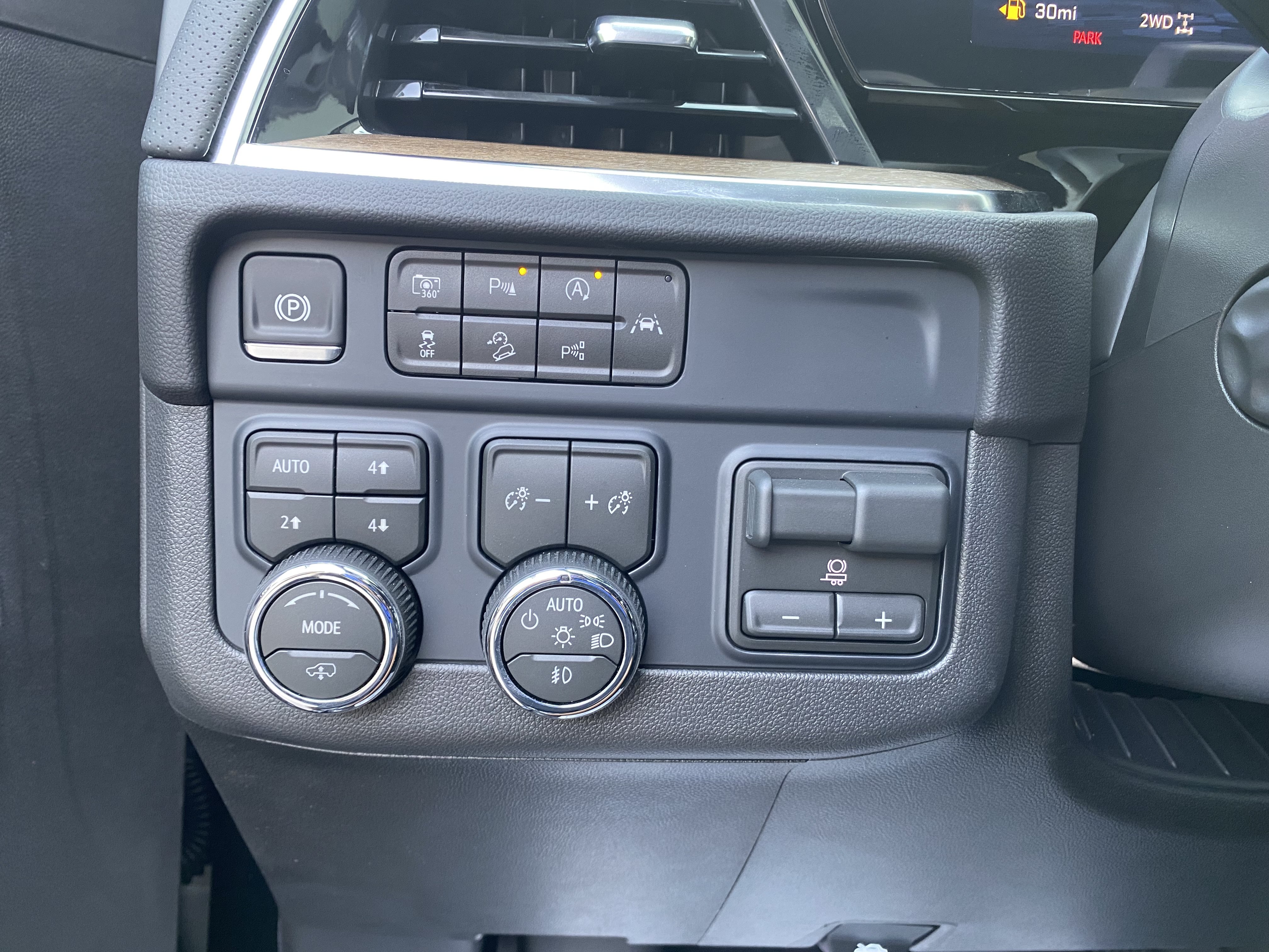 New 2026 Chevrolet Tahoe High Country AWD/4WD image 18
